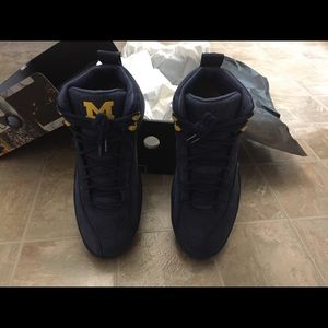 Jordan 12 u of m Edition Size 10 DS